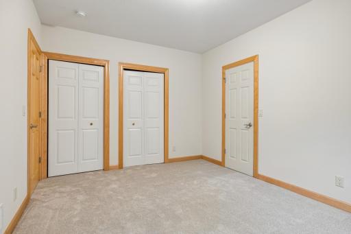 719 Spring Creek Circle, Mendota Heights, MN 55118