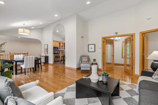 719 Spring Creek Circle, Mendota Heights, MN 55118