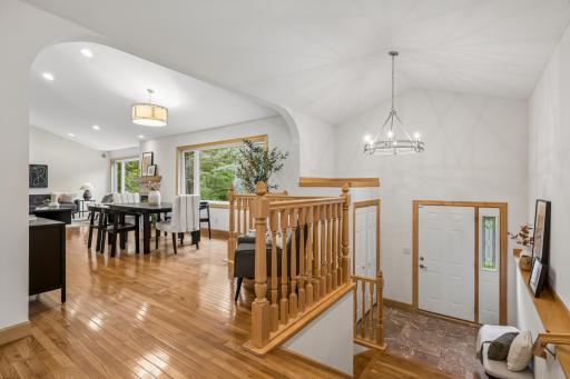 719 Spring Creek Circle, Mendota Heights, MN 55118