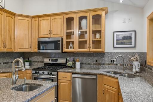 719 Spring Creek Circle, Mendota Heights, MN 55118
