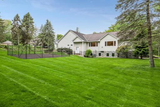 719 Spring Creek Circle, Mendota Heights, MN 55118