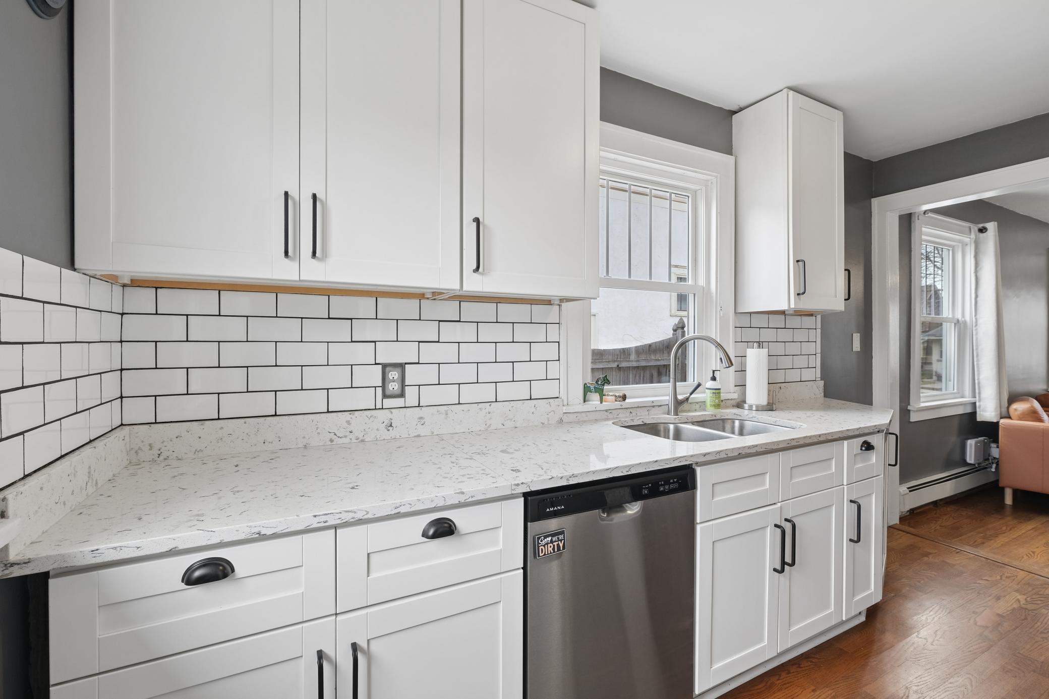 Great backsplash too