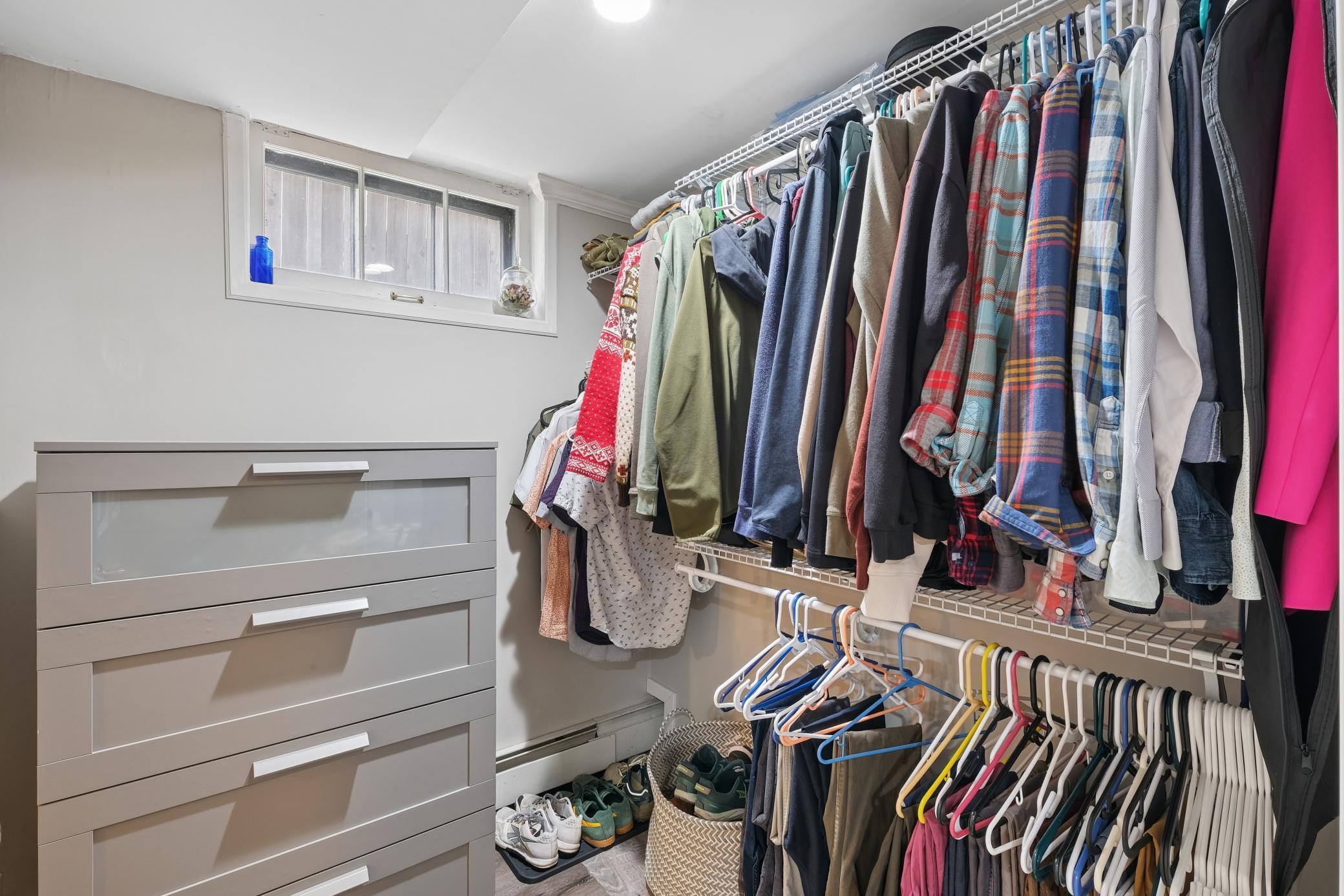 BR #4 - walk-in/thru closet!