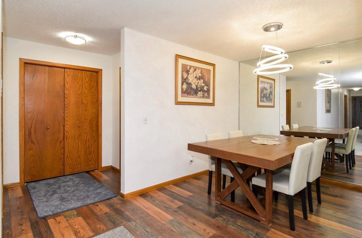 3-Dining toward front door.jpg