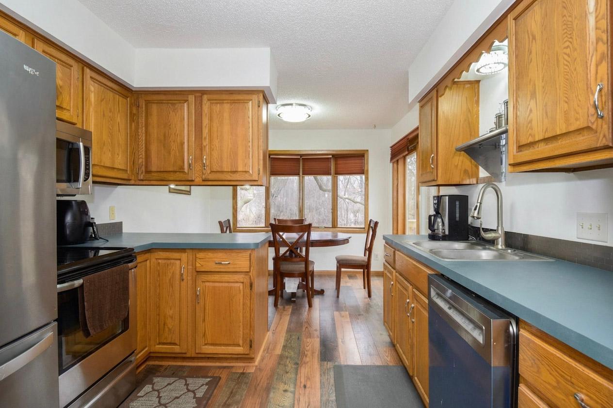 4-Kitchen toward dinette.jpg