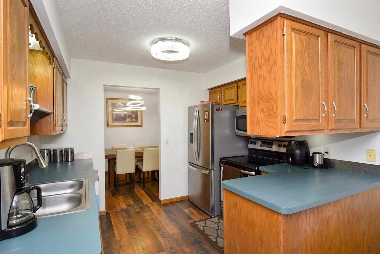 3-Kitchen toward Dining.jpg