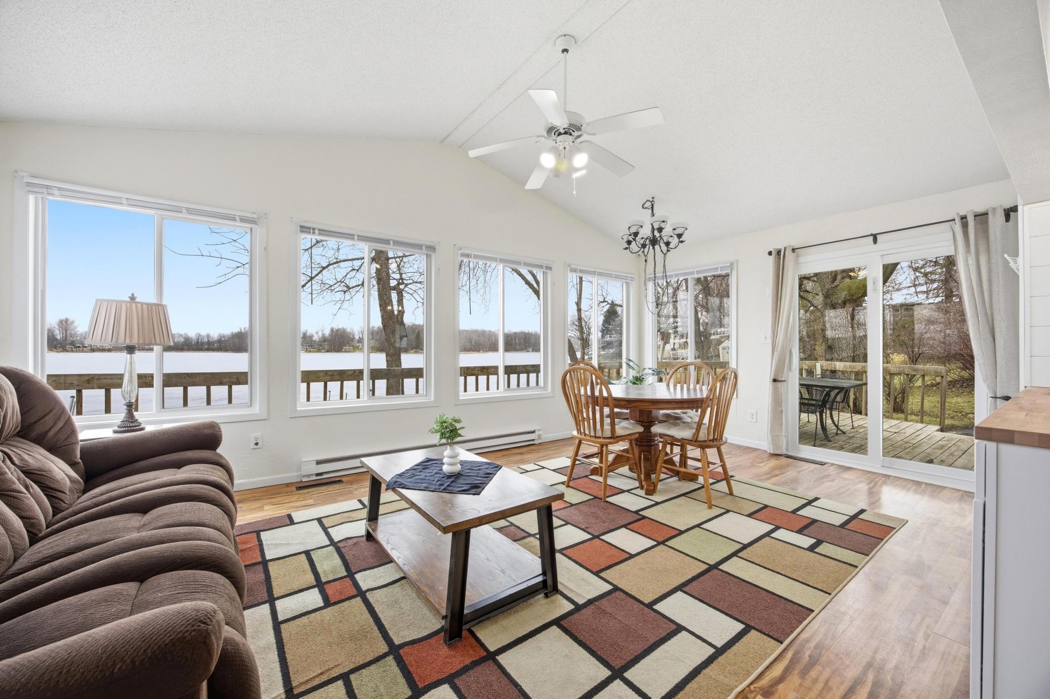 Living Room/Dining Area