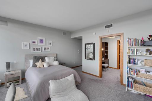 215 10th Avenue S, 910, Minneapolis, MN 55415