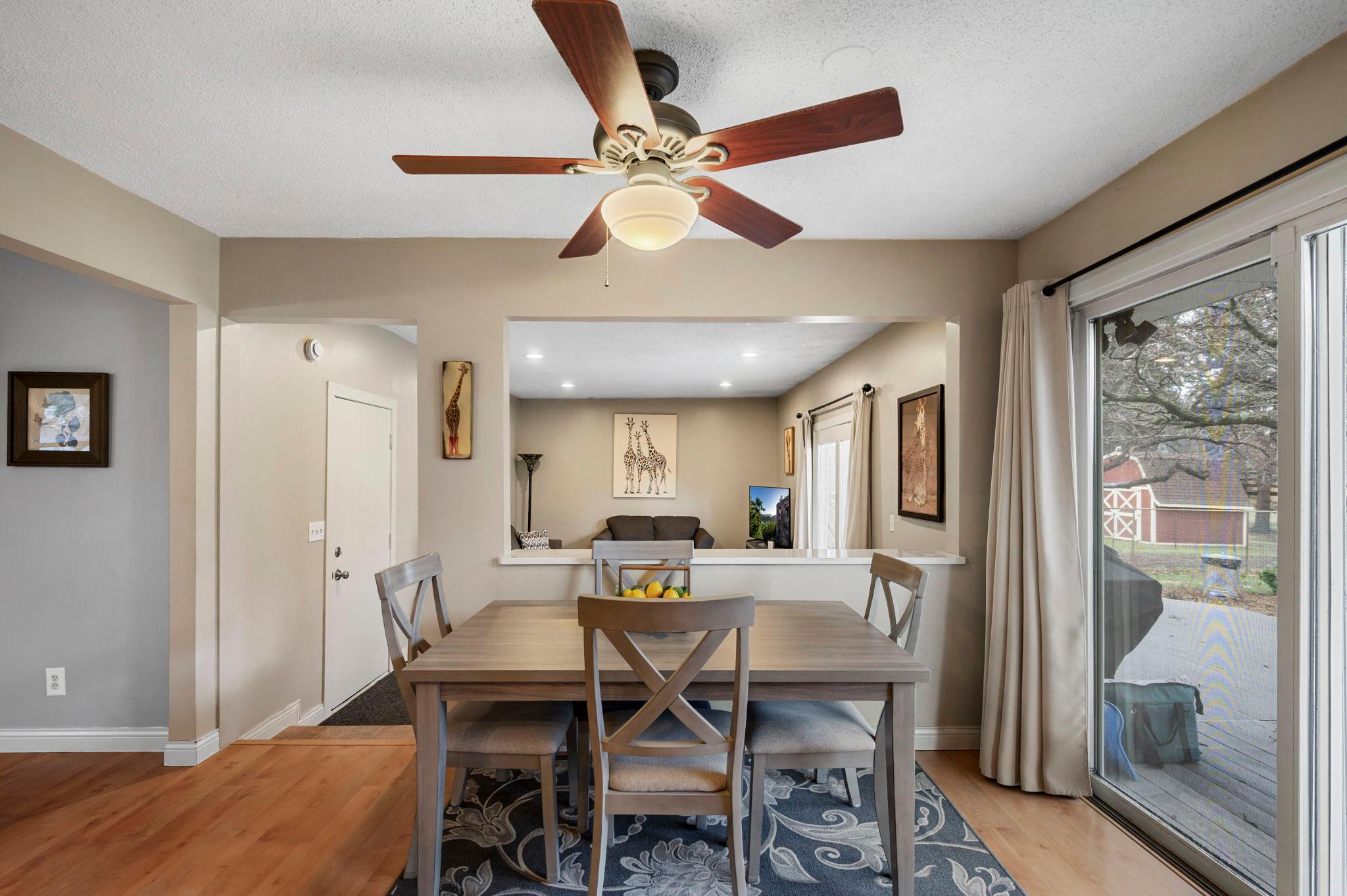 Dining area in kitchen area, main level