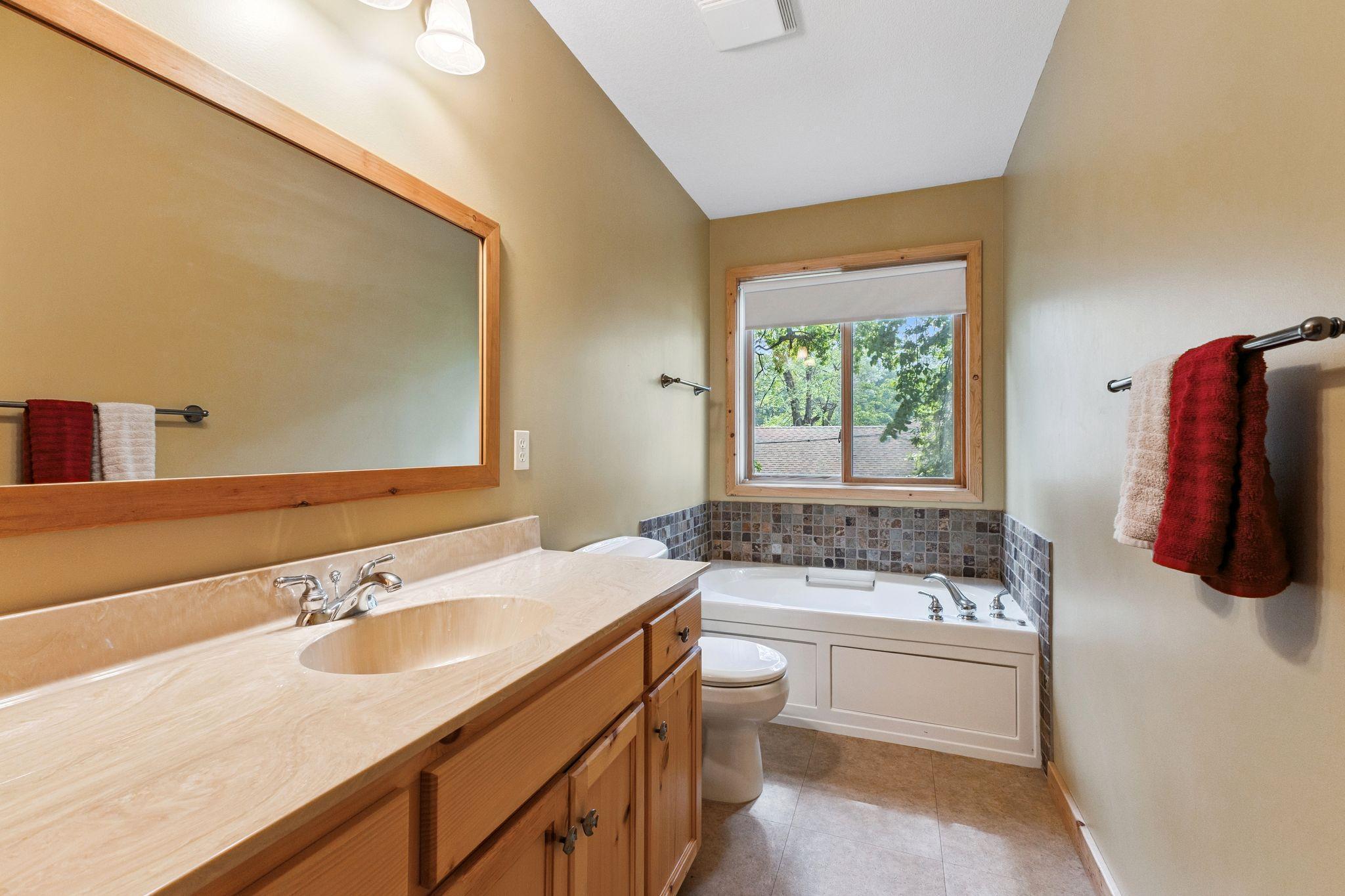 Upper level full bath with jetted tub