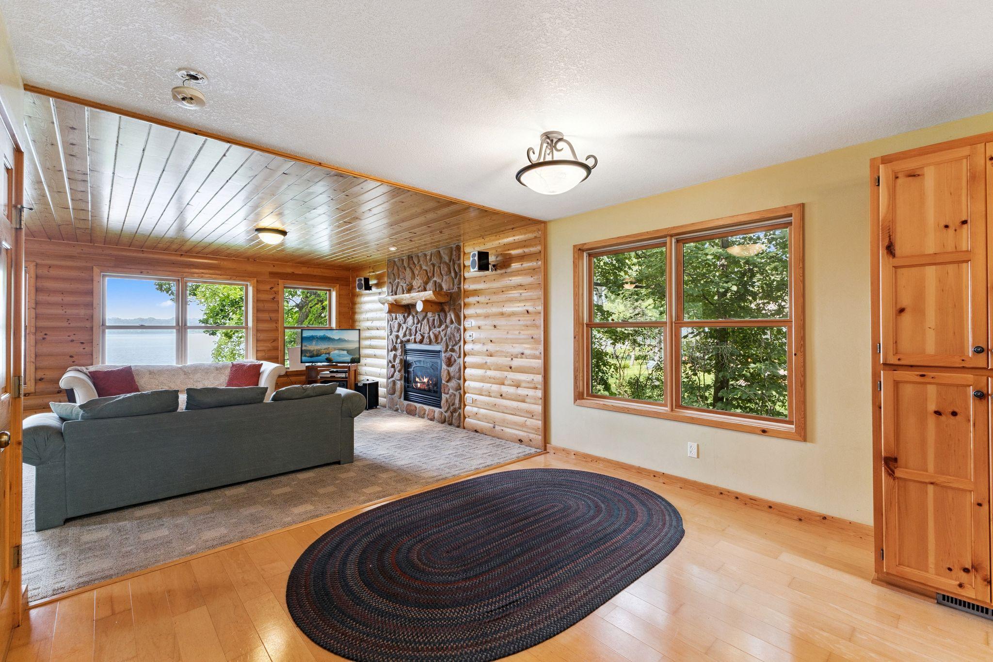 47.jpgalso has the beautiful wood floors