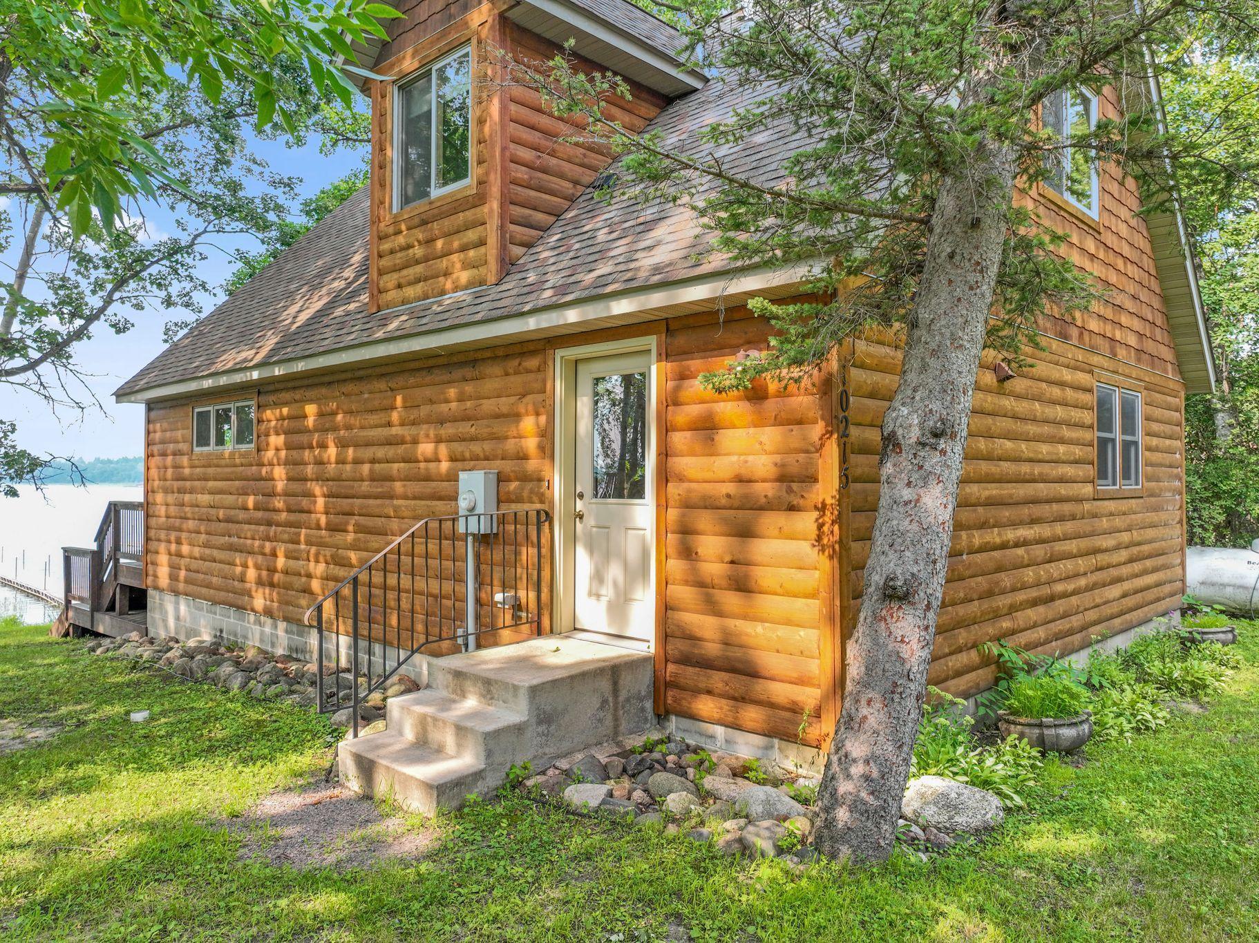 Entry to 10215 Amery Ave NW