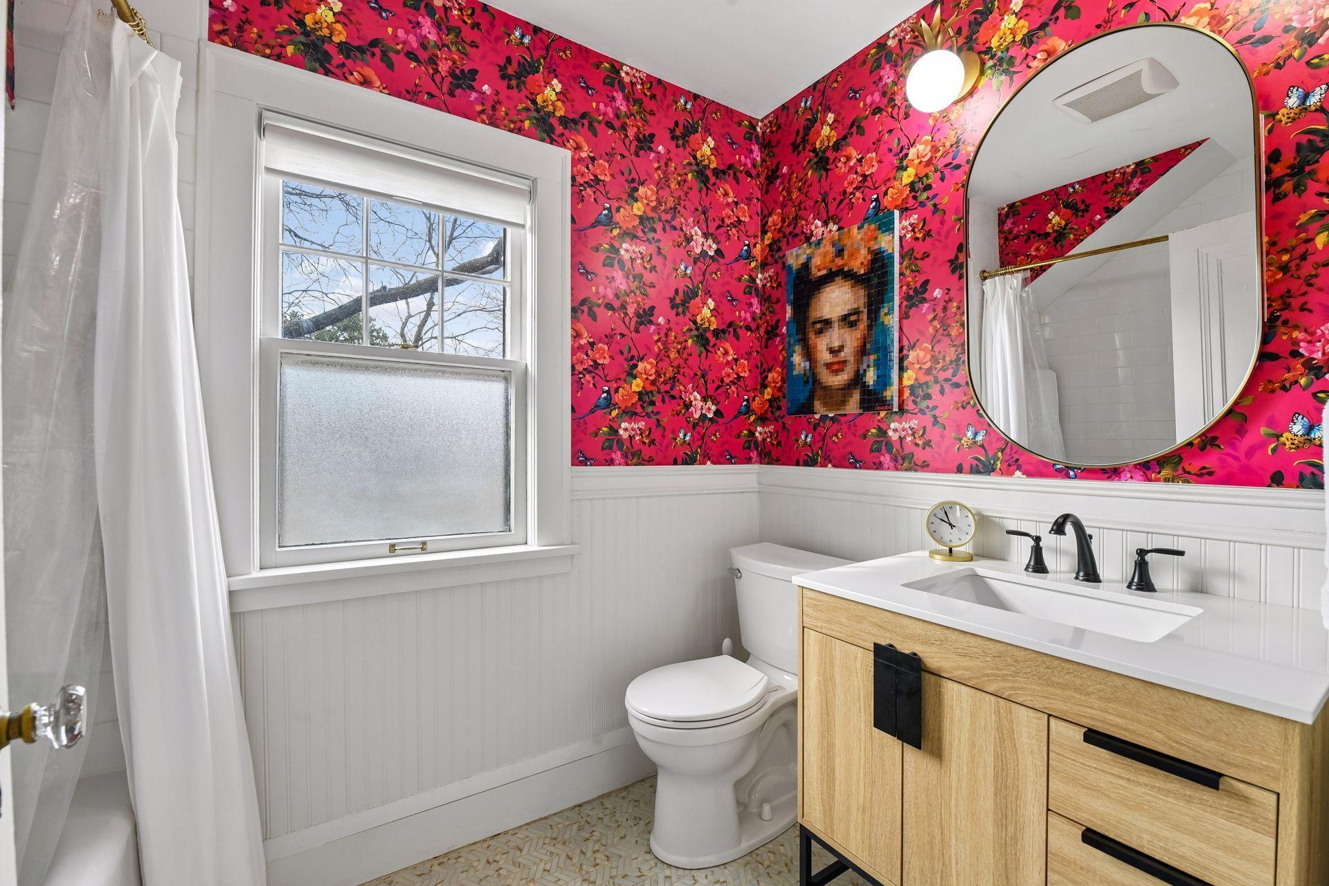 Upper level full bathroom