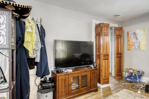 2706 15th Ave S - Web Quality - 007 - 07 Living Room.jpg