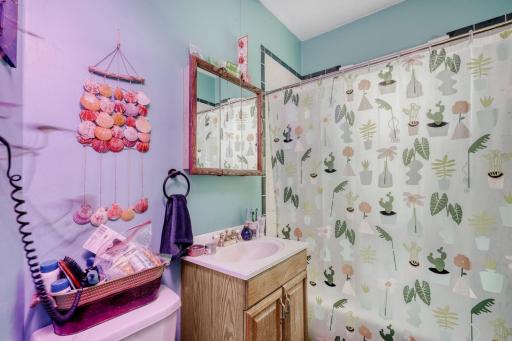 2706 15th Ave S - Web Quality - 019 - 19 Powder Room.jpg