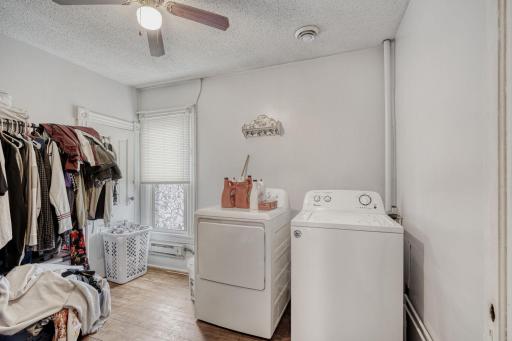 2706 15th Ave S - Web Quality - 025 - 25 Laundry Room.jpg