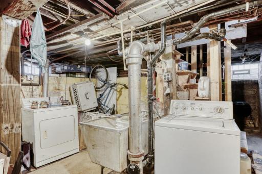 2706 15th Ave S - Web Quality - 026 - 26 Laundry Room.jpg
