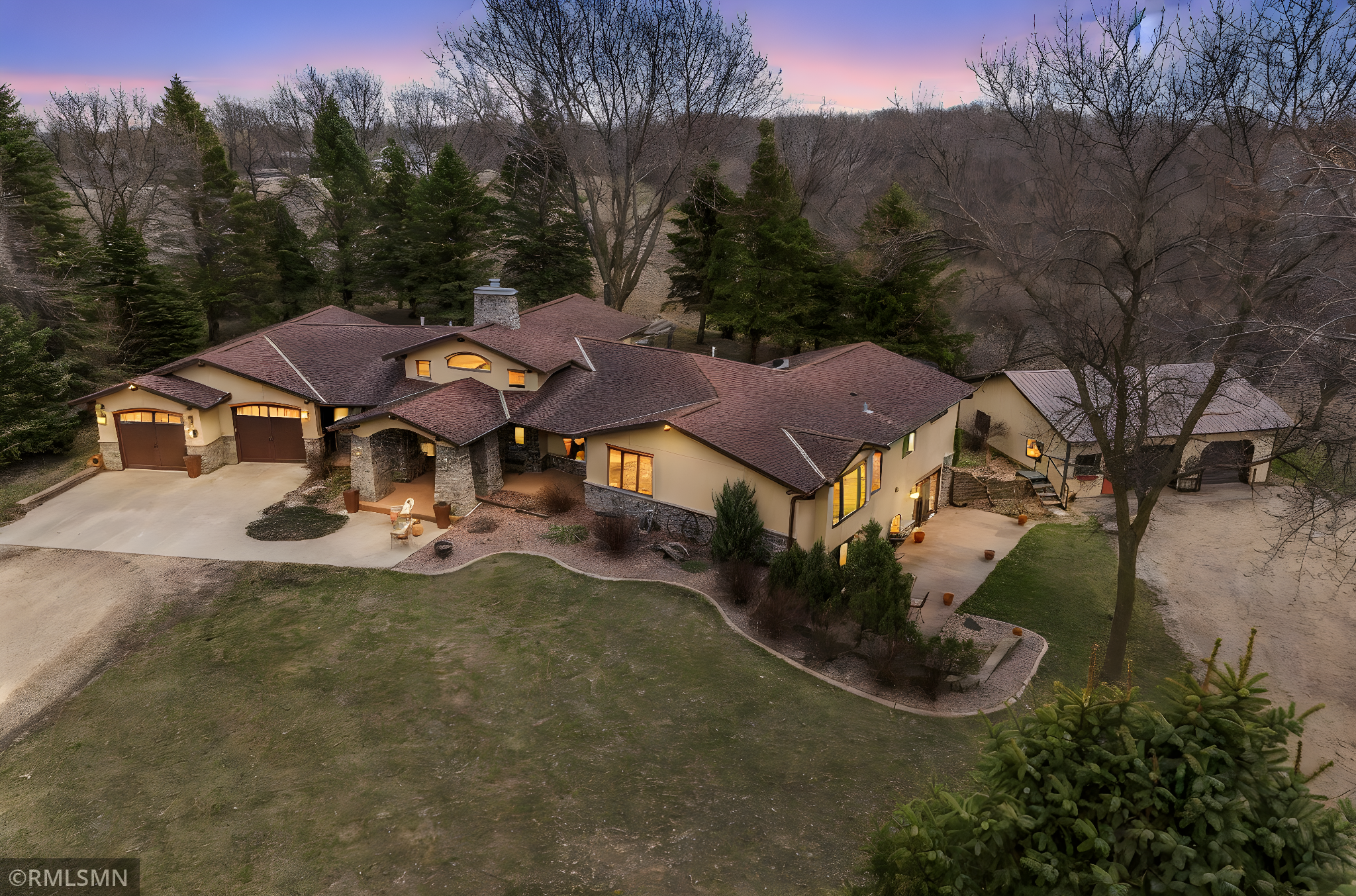 60639 211th St Eagle Lake MN-2 day to dusk.jpeg