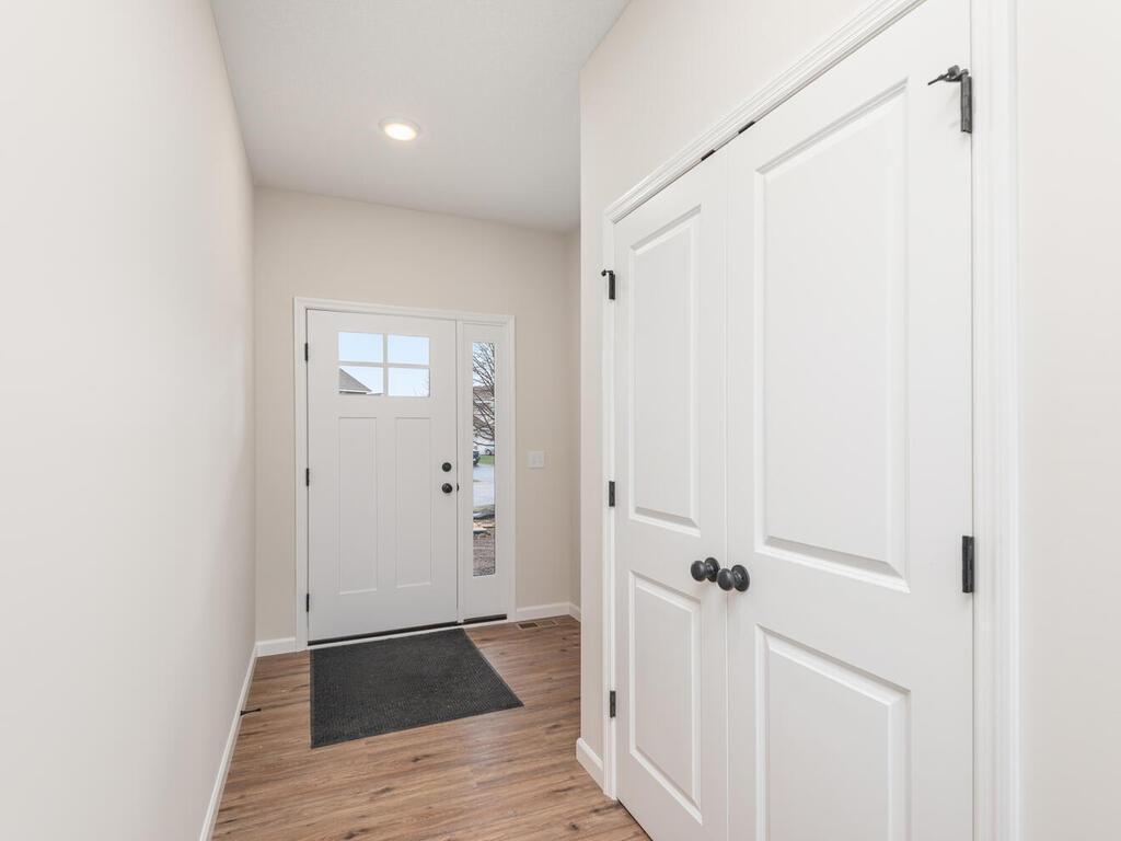 832 Forest Edge Dr Jordan MN