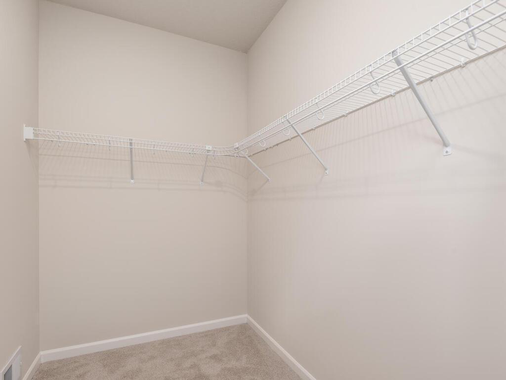 832 Forest Edge Dr Jordan MN