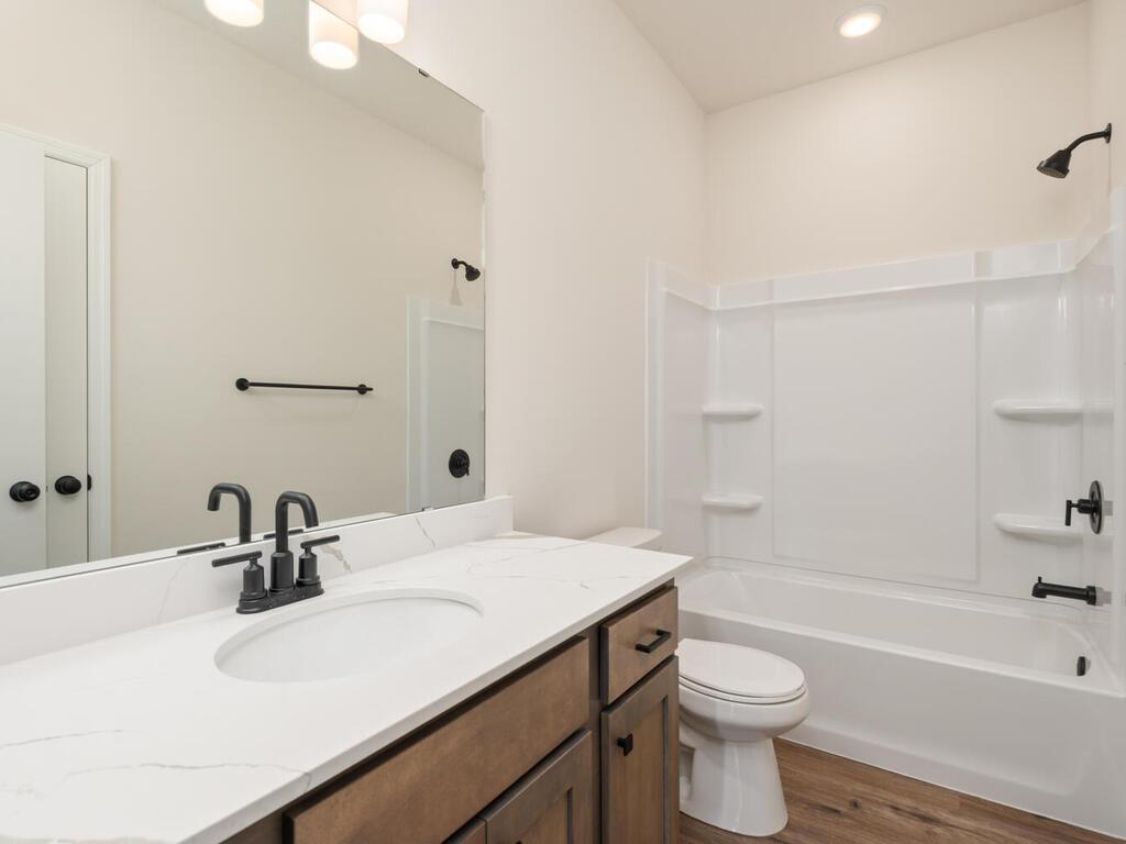 832 Forest Edge Dr Jordan MN