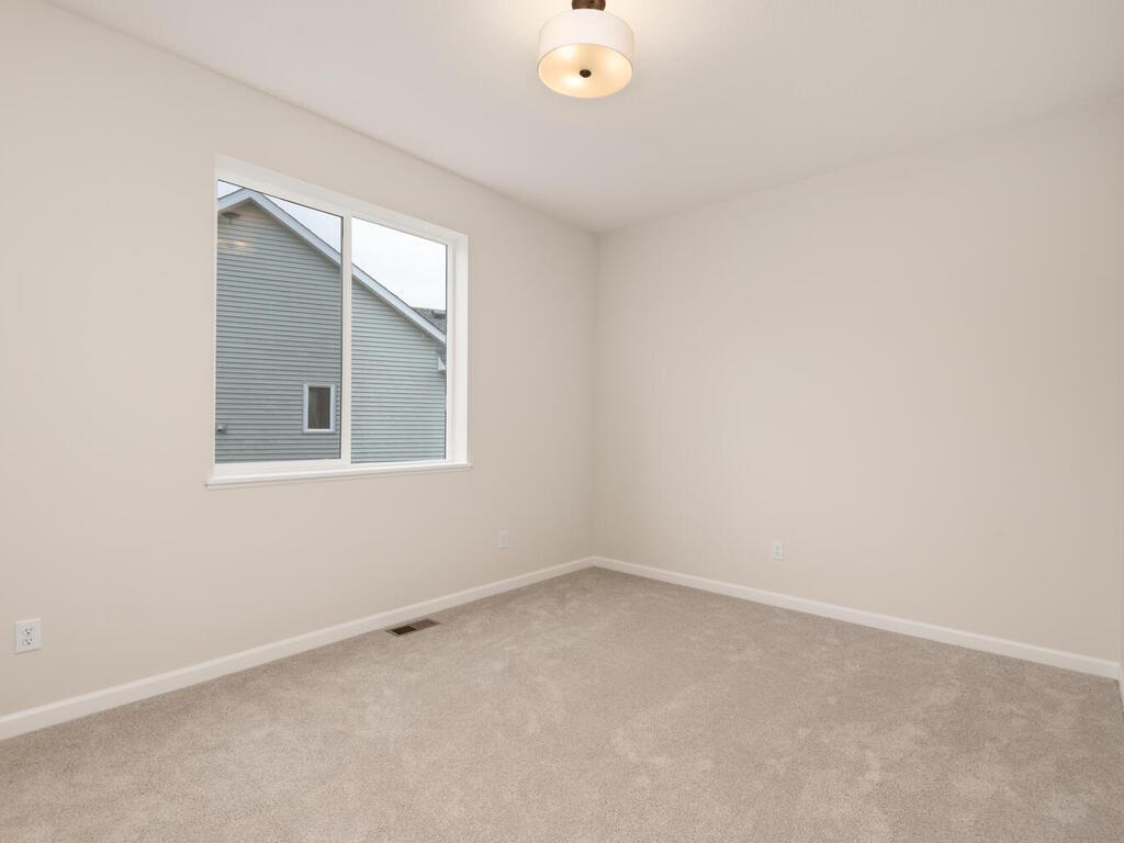 832 Forest Edge Dr Jordan MN