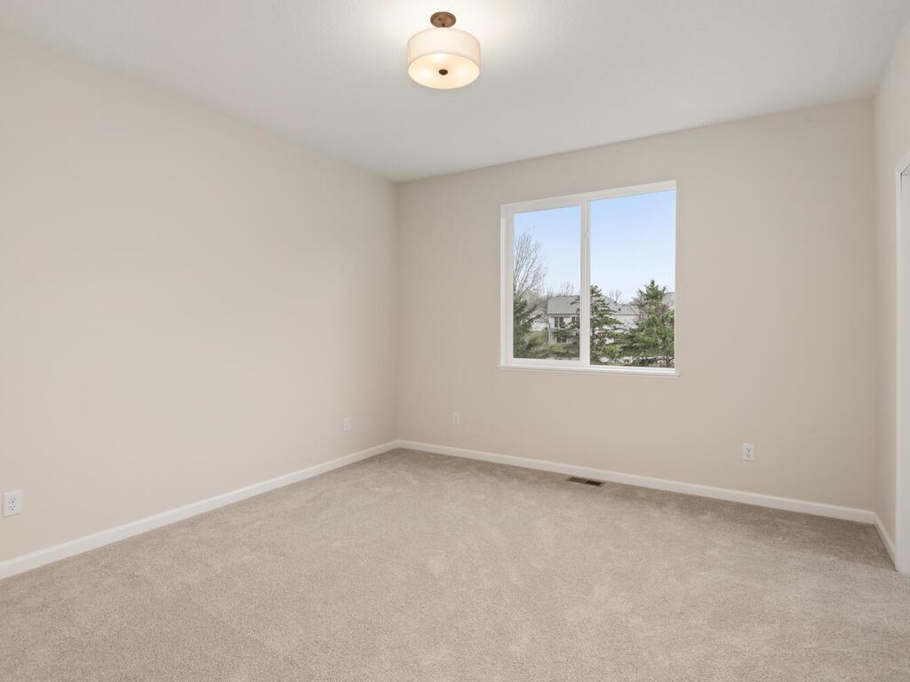 832 Forest Edge Dr Jordan MN