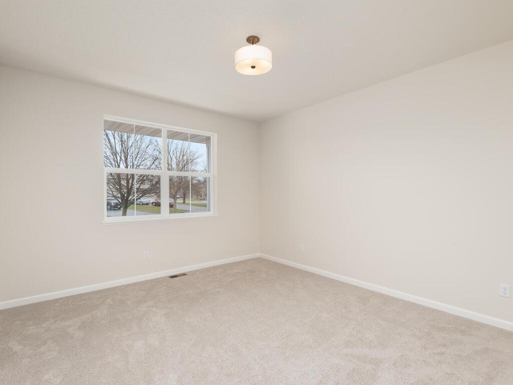 832 Forest Edge Dr Jordan MN