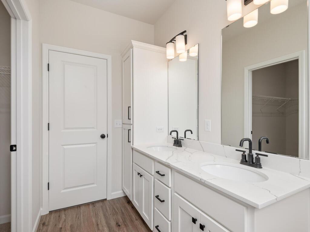 832 Forest Edge Dr Jordan MN