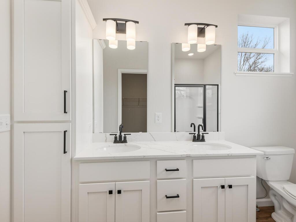 832 Forest Edge Dr Jordan MN