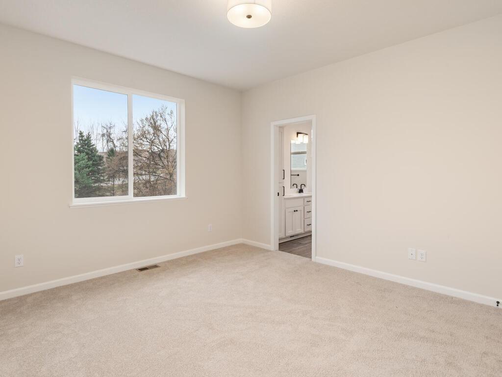 832 Forest Edge Dr Jordan MN