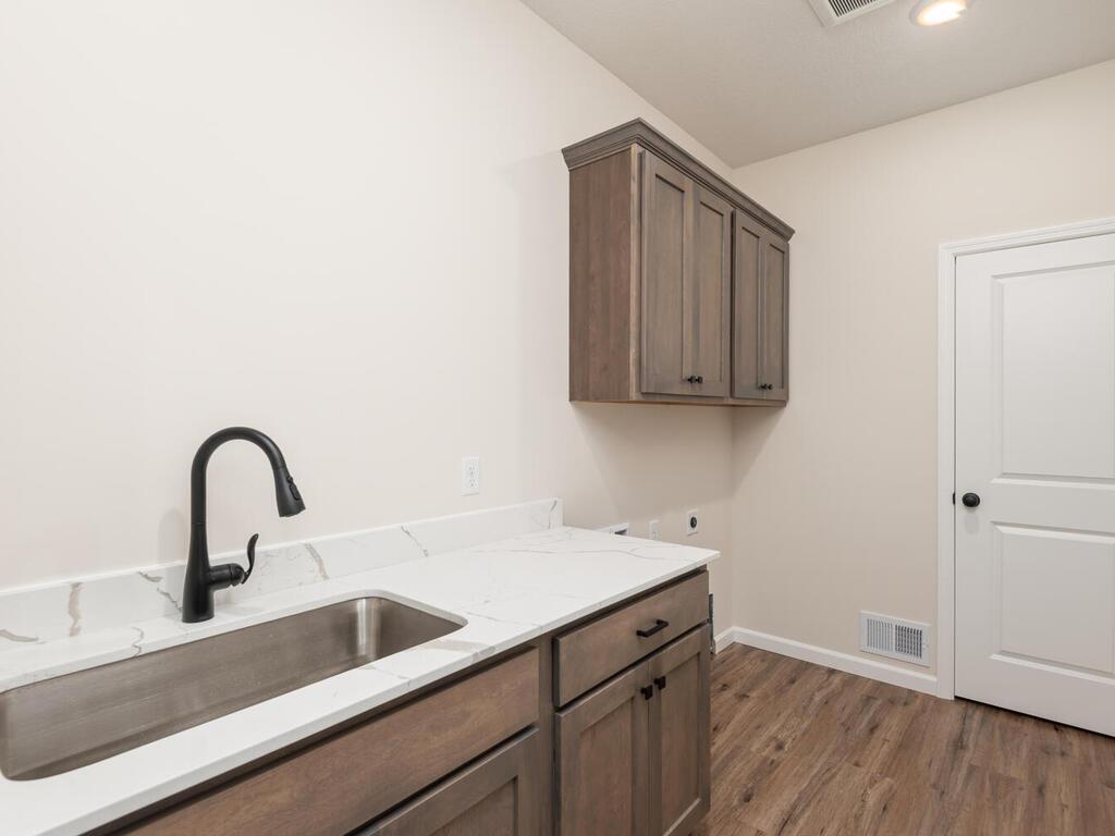 832 Forest Edge Dr Jordan MN