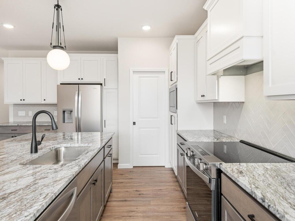 832 Forest Edge Dr Jordan MN