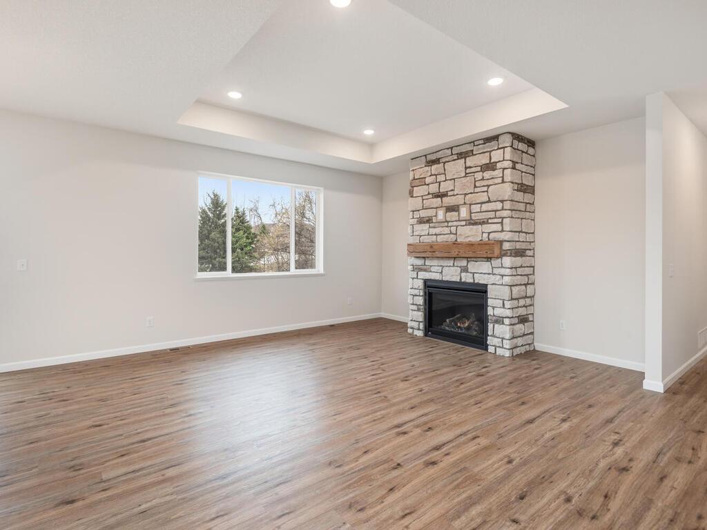 832 Forest Edge Dr Jordan MN