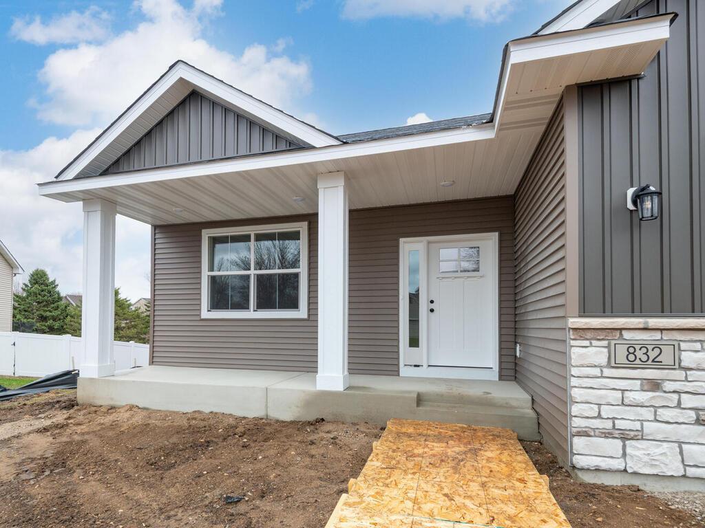 832 Forest Edge Dr Jordan MN