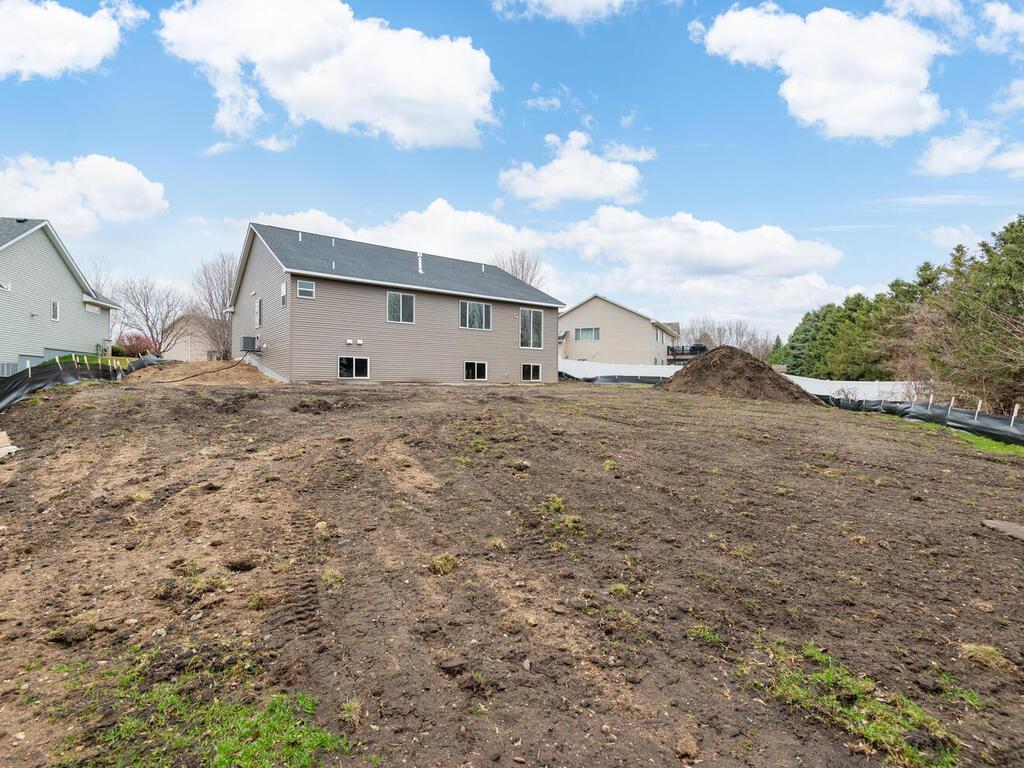 832 Forest Edge Dr Jordan MN