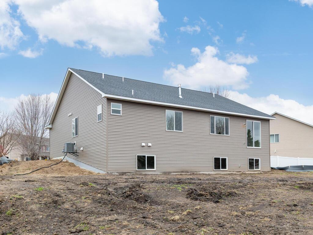 832 Forest Edge Dr Jordan MN