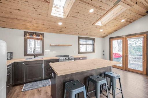 27843 Lakelawn Drive, Lindstrom, MN 55045