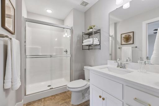 Ensuite bath to fourth bedroom