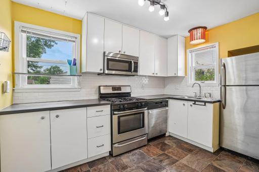 1694 Ivy Avenue E, Saint Paul, MN 55106