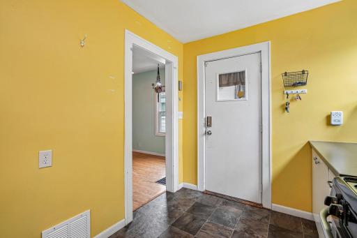 1694 Ivy Avenue E, Saint Paul, MN 55106