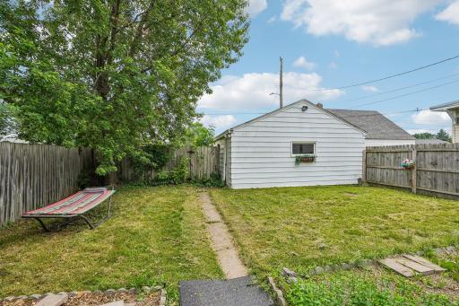 1694 Ivy Avenue E, Saint Paul, MN 55106