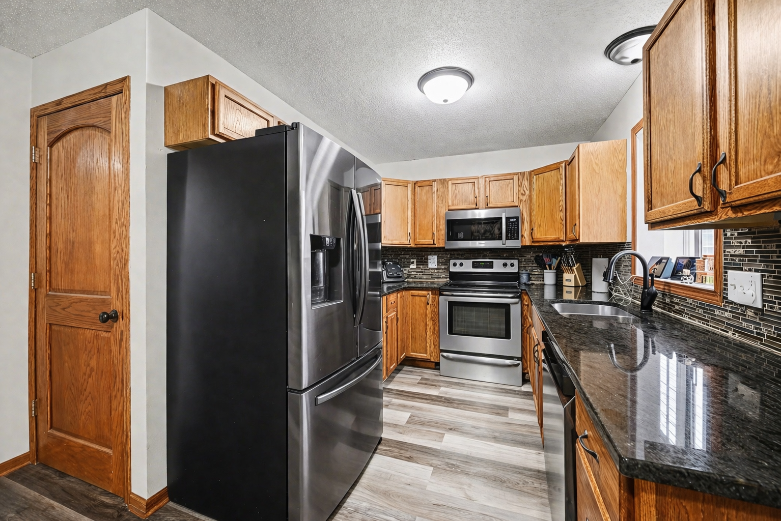 Kitchen. Granite Counter tops, Stainless Steel Appliances.