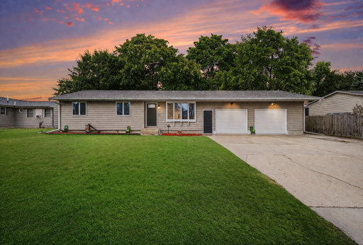 510 N Montgomery Avenue, Le Center, MN 56057