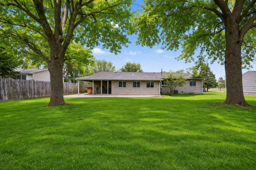 510 N Montgomery Avenue, Le Center, MN 56057