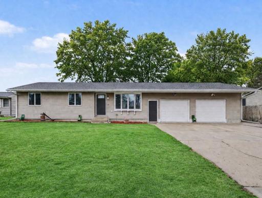 510 N Montgomery Avenue, Le Center, MN 56057
