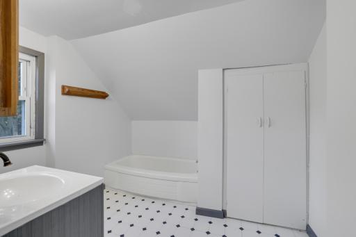 412 Prairie Avenue, Faribault, MN 55021