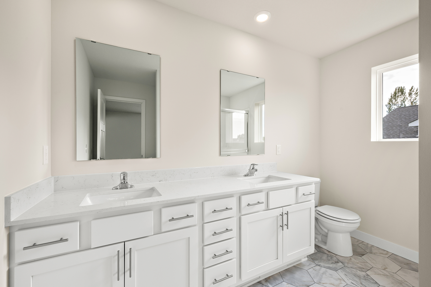 Locke Main Bathroom 1 L.png