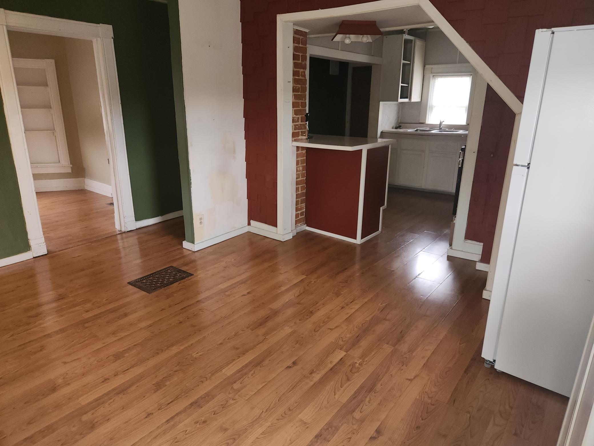 Upper lLR to Kitchen.jpg