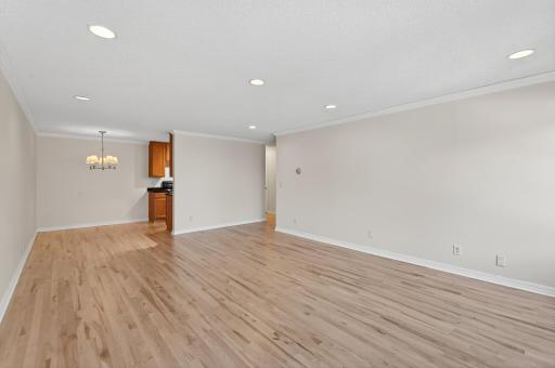 821 Douglas Avenue, 204, Minneapolis, MN 55403